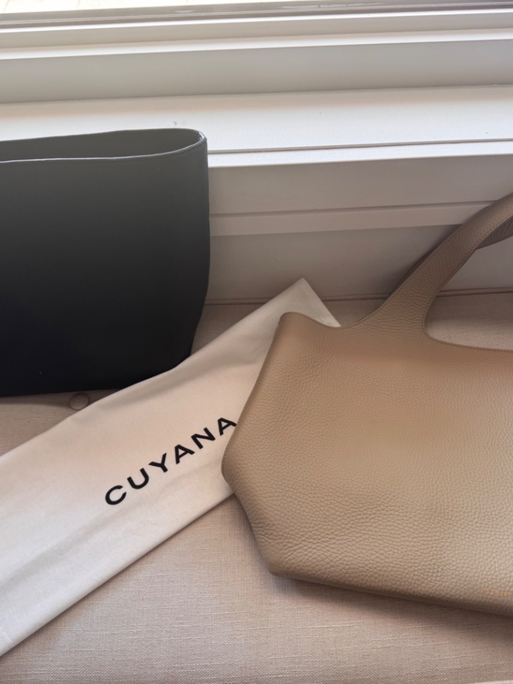 Complete Set: CUYANA System Tote & Leather Organizer | Stone Pebbled Leather - Picture 14 of 16